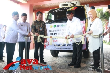 Potong Pita Bunga Tandai Pelepasan Ekspor Bawang Varietas Rubaru oleh Bupati Achmad Fauzi Wongsojudo di Halaman Kantor Pemkab Sumenep, Rabu (01/11/2023)