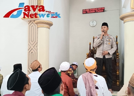 Kapolsek Prenduan Polres Sumenep, IPTU Miftahol Rahman, SH, MH Saat Memimpin Safari Sholat Jum'at (03/11/2023)