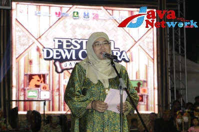 Wabup Sumenep, Hj Dewi Khalifah, SH, MH, MPdi Saat Memberikan Sambutan Pada Acara Festival Dewi Cemara 2023, Jum'at (03/11/2023) Malam