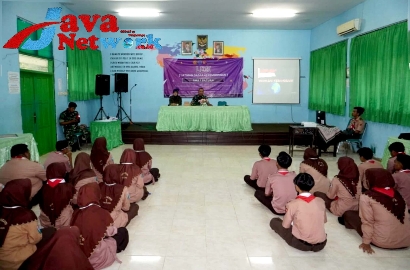 Kasdim Mayor CBA Ari Pamungkas Beri Latihan Dasar Kepemimpinan OSIS SMAN 1 Batuan, Sabtu (04/11/2023)