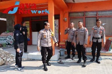 Kapolres Sumenep AKBP Edo Satya Kentriko, SH, SIK, MH didampingi Kasi Humas Polres Sumenep AKP Widiarti SH Saat Melakukan Kunjungan Ke Kantor Bawaslu dan KPU, Senin (07/11/2023)
