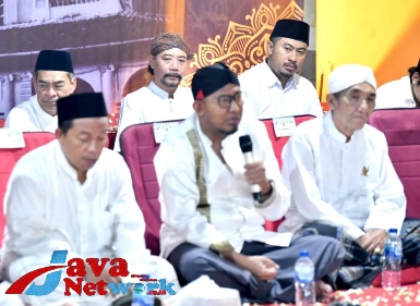 Bupati Sumenep Achmad Fauzi Wongsojudo SH MH Saat Menghadiri Haul Sultan Abdurrahman di Kompleks Pemakaman Asta Tinggi di Desa Kebonagung Kecamatan Kota Sumenep, Jum'at (10/11/2023) Malam