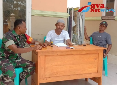 Babinsa 0827/19 Sapeken Laksanakan Anjangsana Kepada Perangkat Desa Dan Warga, Rabu (15/11/2023)