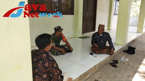 Jalin Silaturahmi, Babinsa 0827/07 Guluk guluk Komsos Dengan Warga Binaan, Kamis (16/11/2023)