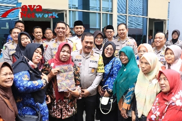 Wakapolri Komjen Pol Drs. Agus Andrianto, MH. Mengajak Pemilu Damai Dengan Kegiatan Sosial, Yogyakarta, Rabu (29/11/2023)