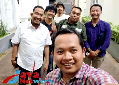 Foto Bersama Bupati Achmad Fauzi Wongsojudo Bersama Ketua DPC PWRI Sumenep Rusydiyono serta Anggotanya