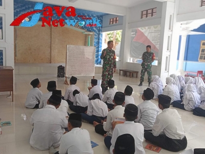 Babinsa Memberikan Materi Wasbang kepada Siswa/siswi SMP IT Al imran, Kamis (30/11/2023)