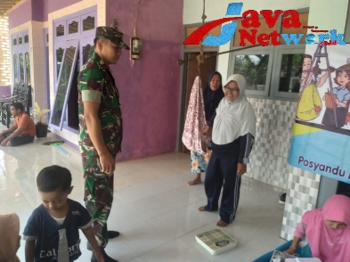 Babinsa Lenteng Lakukan Pendampingan Posyandu di Desa Jambu