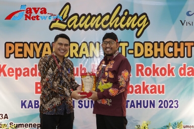 Bupati Sumenep Achmad Fauzi Wongsojudo, SH, MH Saat Melaunching Penyaluran DBHCHT di PT. Tanjung Odi Sumenep, Kamis (07/12/2023)