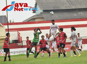 Suasana Pertandingan Perrsu Madura City Vs Perseba Bangkalan di Stadion A Yani Pangligur Sumenep, Rabu (13/12/2023)
