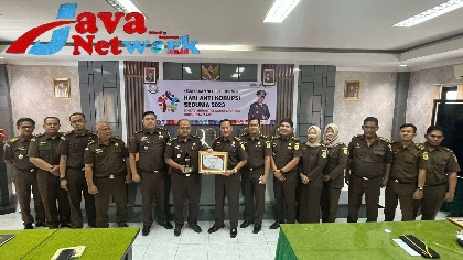 Kepala Kejaksaan Negeri (Kejari) Sumenep, Trimo, SH, MH Bersama Jajaran Kejari Sumenep 
