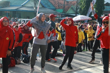 Suasana Senam Bersama disisi timur Taman Adipura Sumenep, Minggu (21/01/2024)