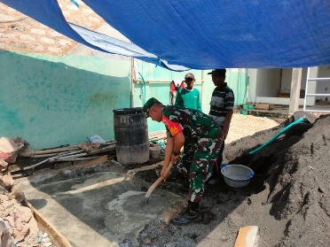 Kegigihan Babinsa Tarebung Sepudi Bantu Renovasi Musholla Desa Tuai Apresiasi, Kamis (25/01/2024)