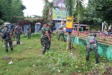 Suasana Kerja Bakti Kodim dan Polres Sumenep, Jum'at (26/01/2023)
