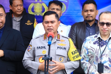 Kabaharkam Polri Komjen Pol Fadil Imran Saat Memberikan Sambutan Pada Apel Pemberangkatan Satgas PAM TPSLN Operasi Mantap Brata 2024, Senin 29 Januari 2024