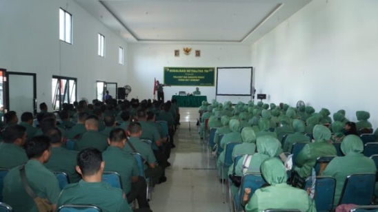 Arahan Kepada Prajurit dan Persit, Dandim Sumenep Tegaskan Netralitas TNI Jelang Pemilu 2024, Rabu (31/01/2024)