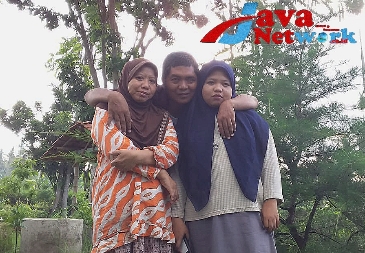 Owner Destinasi Wisata Duribang Rombiye Barat Faisol, S.Sos bersama Istri Tercintanya Fitri Nurmaiya Said, S.Ama dan Putri Semata wayang Nabila Millatifa Izal