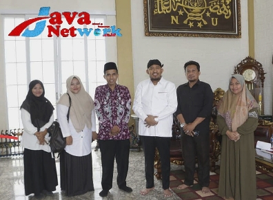 Bupati Sumenep Achmad Fauzi Wongsojudo, SH, MH Saat Menerima Kunjungan Panitia Pelaksana Aksara 2024 Dirumah Kediaman Pribadinya, Senin (01/01/2023)