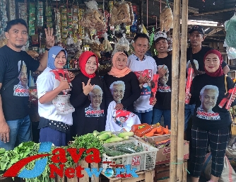 Suasana Taretan Maryono Bersama Relawan GMS Blusukan Di Pasar Bangkal Giling Sumenep, Rabu (03/01/2024)