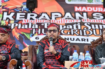 Bupati Sumenep Achmad Fauzi Wongsojudo Saat Memberikan Sambutan Pada Acara Kegiatan Pembukaan Kejuaran Kerapan Sapi se-Madura 2024 di Lapangan Bluto, Sabtu (06/01/2024)