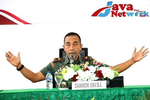 Danrem 084/Bhaskara Jaya, Brigjen TNI Yusman Madayun, SIP Saat Memberikan Arahan Kepada Prajurit TNI di Kodim 0827/Sumenep, Selasa (09/01/2024)