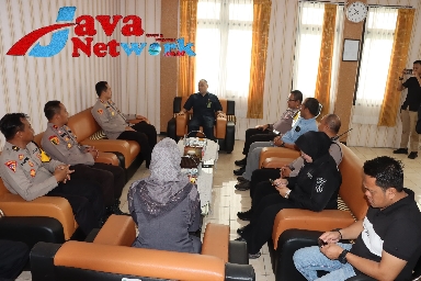 Suasana Jalinan Silaturahmi Kapolres Sumenep AKBP Henri Noveri Santoso, SH, SIK, MM Bersama Ketua PN Yuli Purnomo, SH, MH, Selasa (16/01/2024)