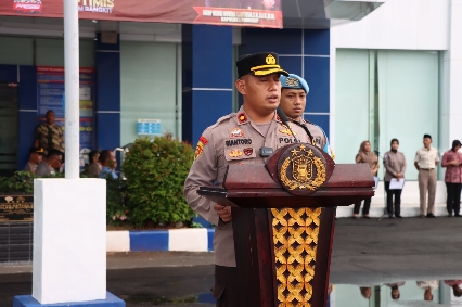 Wakapolres Sumenep, Kompol Trie Sis Biantoro, SPd, SIK, MH Saat Memimpin Apel Gelar Pengamanan Simulasi Pemungutan Suara (TPS) Jum'at (02/02/2024)