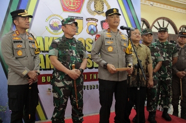 Colling System Jelang Pemilu, Polda Jatim Dan Kodam V Brawijaya Laksanakan Bulan Bakti TNI-POLRI Di Kabupaten Sampang, Jum'at (02/02/2024)