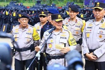 Kabaharkam Polri Komjen Pol Fadil Imran Saat Memberikan Pesan pada Apel gelar Pasukan di Lapangan Singa Lodaya, Satlat Brimob Cikeas Bogor Jawa Barat, Rabu (07/02/2024)
