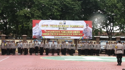 Polres Sumenep, Madura, Jawa Timur Gelar Apel Pergeseran Pasukan (Serpas) di Halaman Mako Polres Sumenep, Minggu (11/02/2024)
