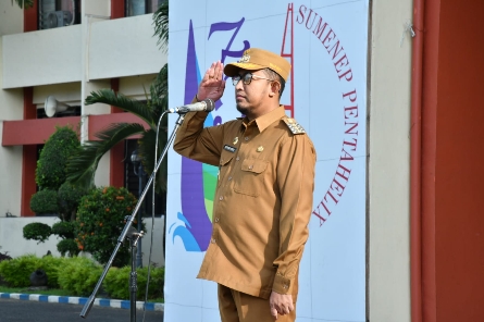 Bupati Sumenep Achmad Fauzi Wongsojudo, SH, MH Saat Memimpin Apel Upacara Hari Senin Special, Senin (26/02/2024)