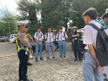 Suasana Personel Satlantas Polres Sumenep Saat Acara Police Go To School, Senin (26/02/2024)