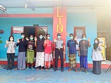 Kasubsi Pelayanan Tahanan Teguh Bersama Ke6 WBP dan Dokter dan Perawat, Selasa (20/02/2024)