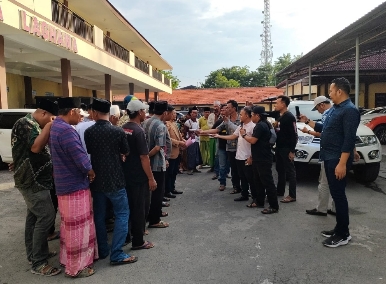 Kuasa Pelapor Sulaisi Abdurrazaq Saat Dikonfirmasi Awak Media Di Kantor Mapolres Sampang, Senin (05/02/2024).