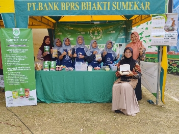 Stand SMK Nasyrul Ulum Aeng Dake, Kecamatan Bluto, Kabupaten Sumenep Saat Mengikuti Pameran Produk SMK se-Kabupaten Sumenep, Selasa (05/03/2024)