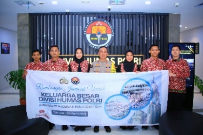 Kadiv Humas Mabes Polri Irjen Pol Sandi Saat Memberangkatkan Anggotanya Berangkat Umroh, Selasa (06/03/2024)