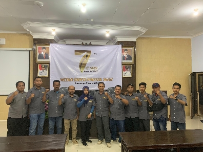 Pengurus dan Anggota SMSI Sumenep Saat Merayakan HUT di Aula Bappeda Sumenep, Kamis (07/02/2024)