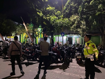 Suasana Pengamanan Sholat Tarawih Personel Polres Sumenep di Masjid dan Mushalla di Wilayah Hukum Polres Sumenep