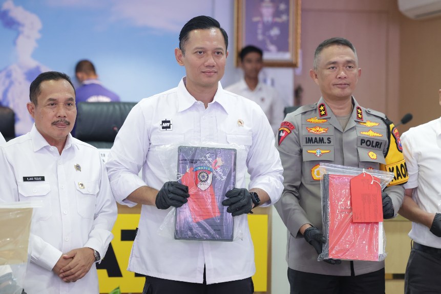 Menteri ATR/Kepala BPN Agus Harimurti Yudhoyono Bersama Kapolda Jatim Irjen Pol Drs Imam Sugianto MSi
