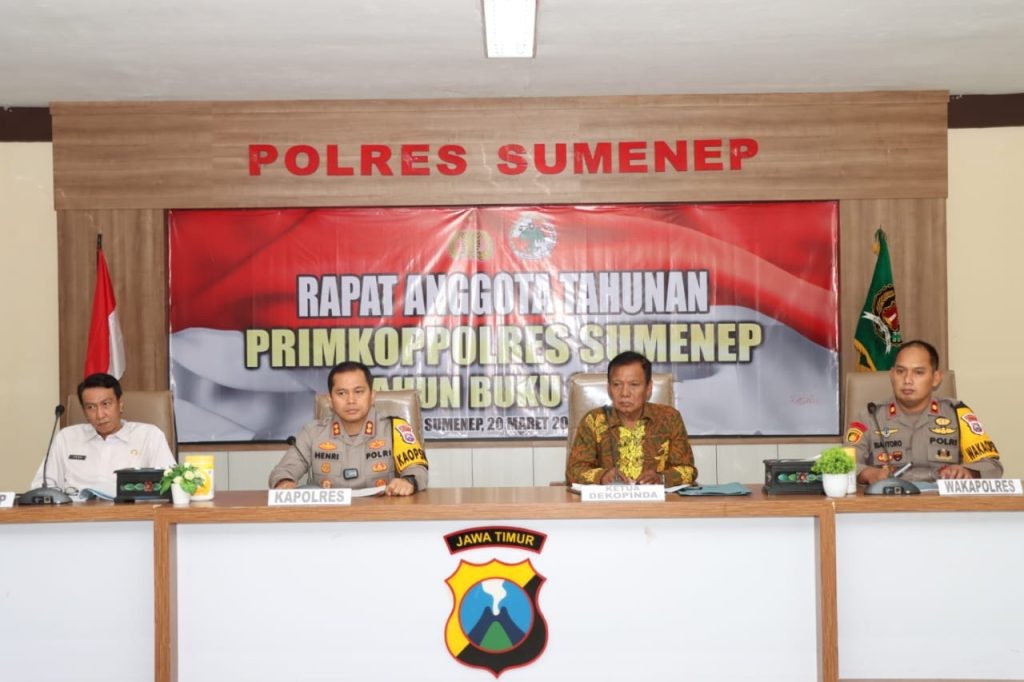 Kapolres Sumenep, AKBP Henri Noveri Santoso, SH, SIK, MM Saat Memimpin Rapat Anggota Tahunan (RAT) Tutup Buka 2023, Rabu (20/03/2024)