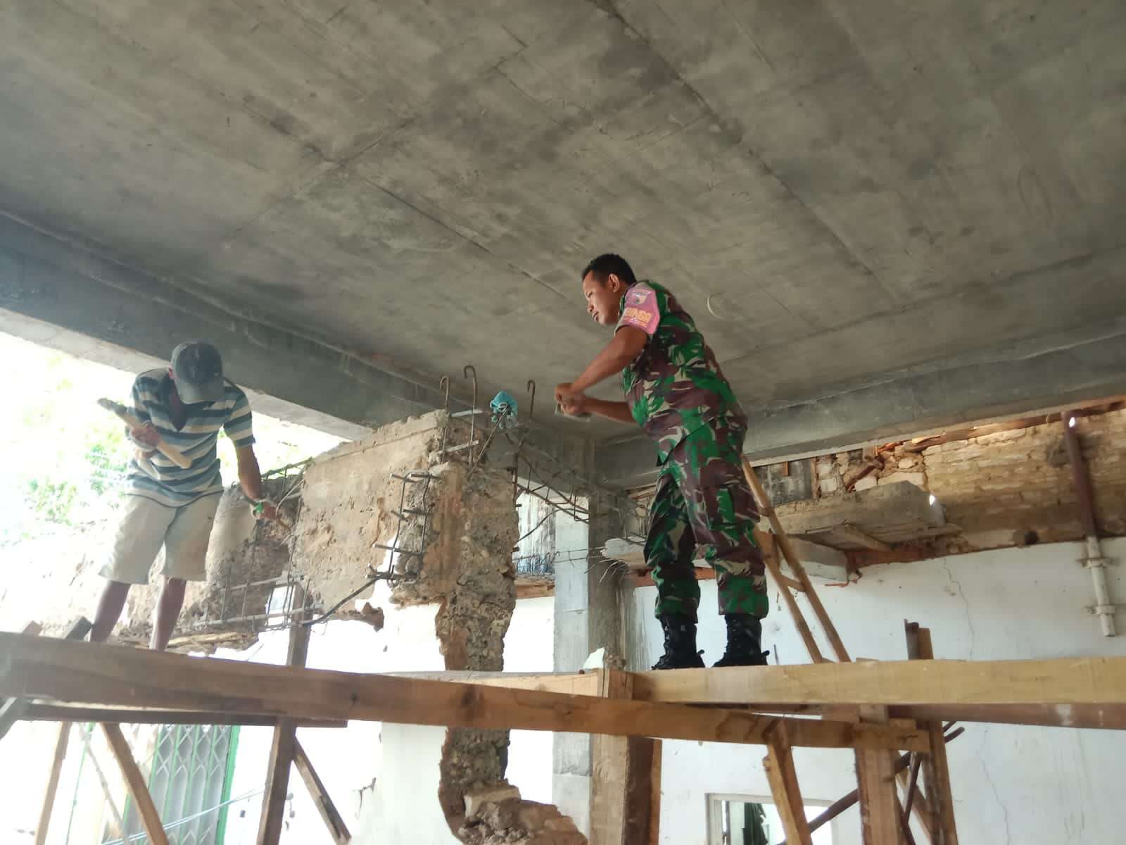 Babinsa Lenteng Selalu Ada Saat Dibutuhkan Dan Membaur Bersama Warga