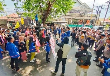 Suasana Pengamanan Aksi Unras PMII Cabang Sumenep ke Mako Polres Sumenep, Senin (04/03/2024)
