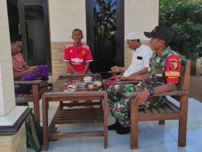 Rutin Pantau Wilayah Binaan, Babinsa 0827/17 Dungkek Laksanakan Komsos, Jum'at (08/03/2024)