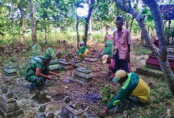 Sambut Bulan Suci Ramadhan 1445 H, Babinsa Manding Ajak Warga Kerja Bakti Bersihkan TPU, Minggu (10/03/2024)