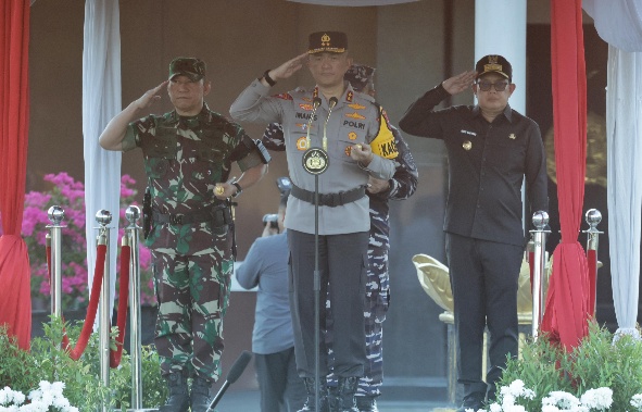 Pimpin Apel Gelar Pasukan Operasi Ketupat Semeru 2024 Kapolda Jatim Targetkan Zero Kecelakaan, Rabu (03/04/2024)