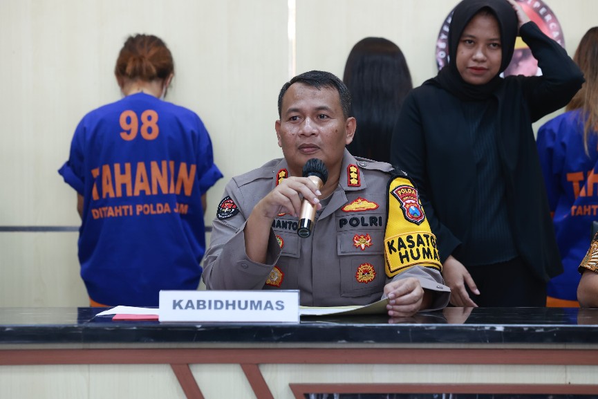 Kabid Humas Polda Jatim Kombes Pol Dirmanto Saat Memberikan Konferensi Pers, Jum'at (05/04/2024)