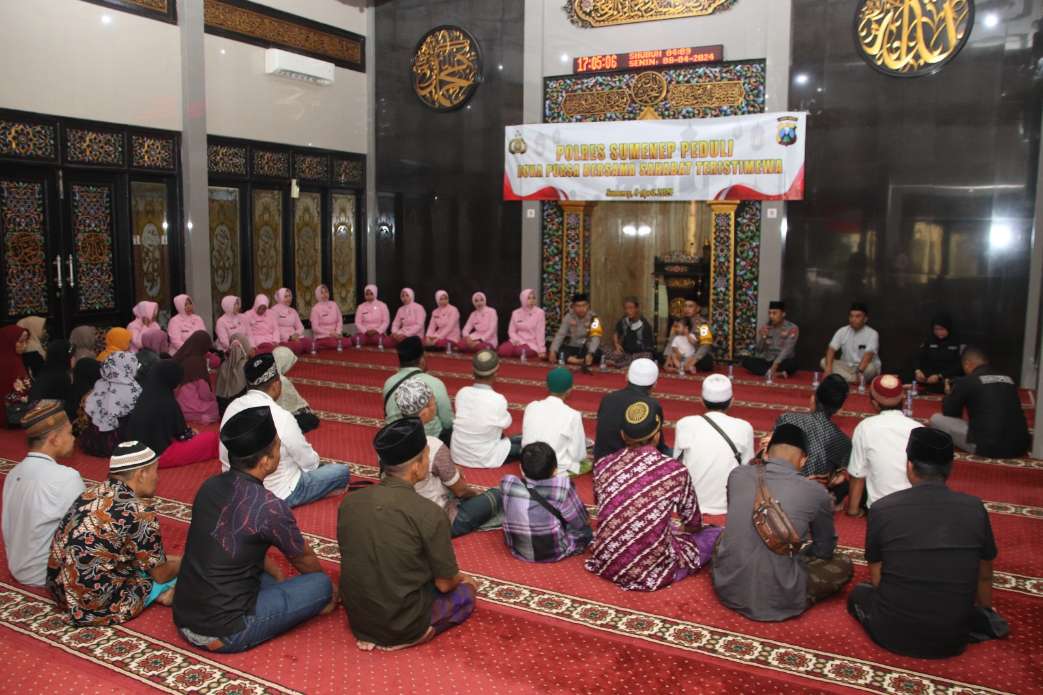Berkah Ramadhan, Kapolres Sumenep Gelar Bukber Sahabat Teristimewa Serta Bagikan Santunan dan Bingkisan