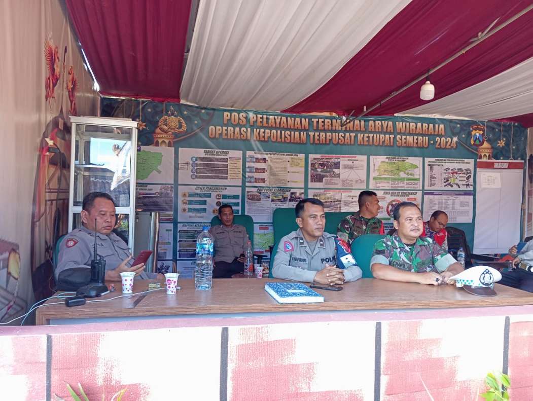 TNI Bersinergi Berikan Pengamanan dan Pelayanan Pos Pam Terpandu di Terminal Wiraraja, Minggu (14/04/2024)