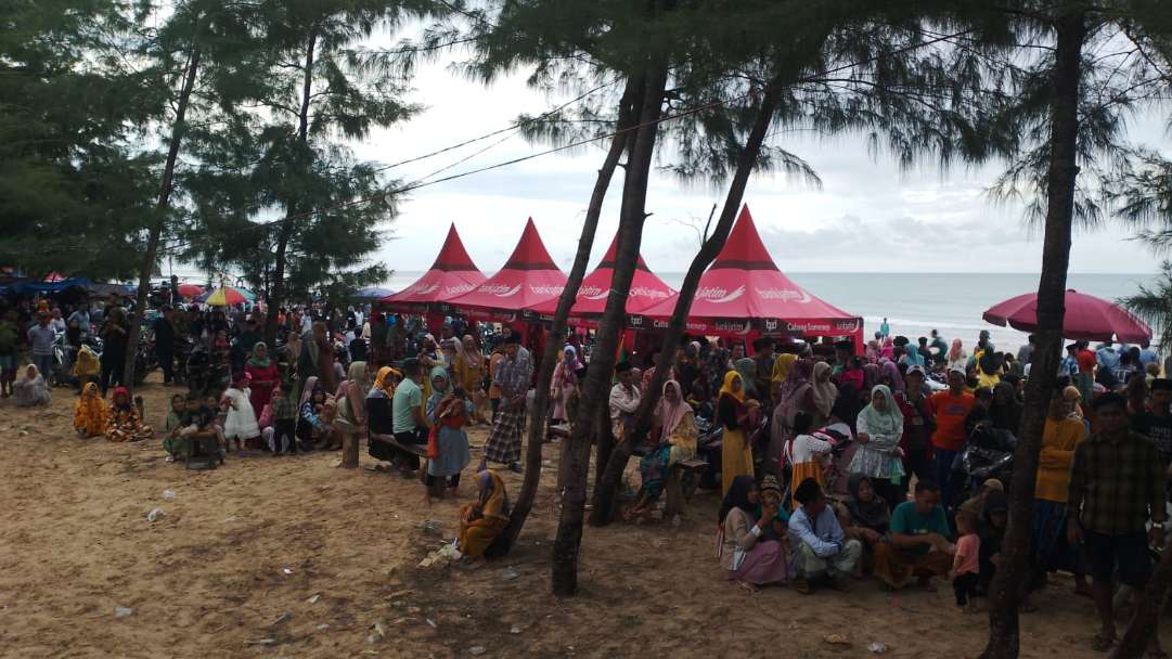 Suasana Pantai Badur di Momen Lebaran Ketupat 2024