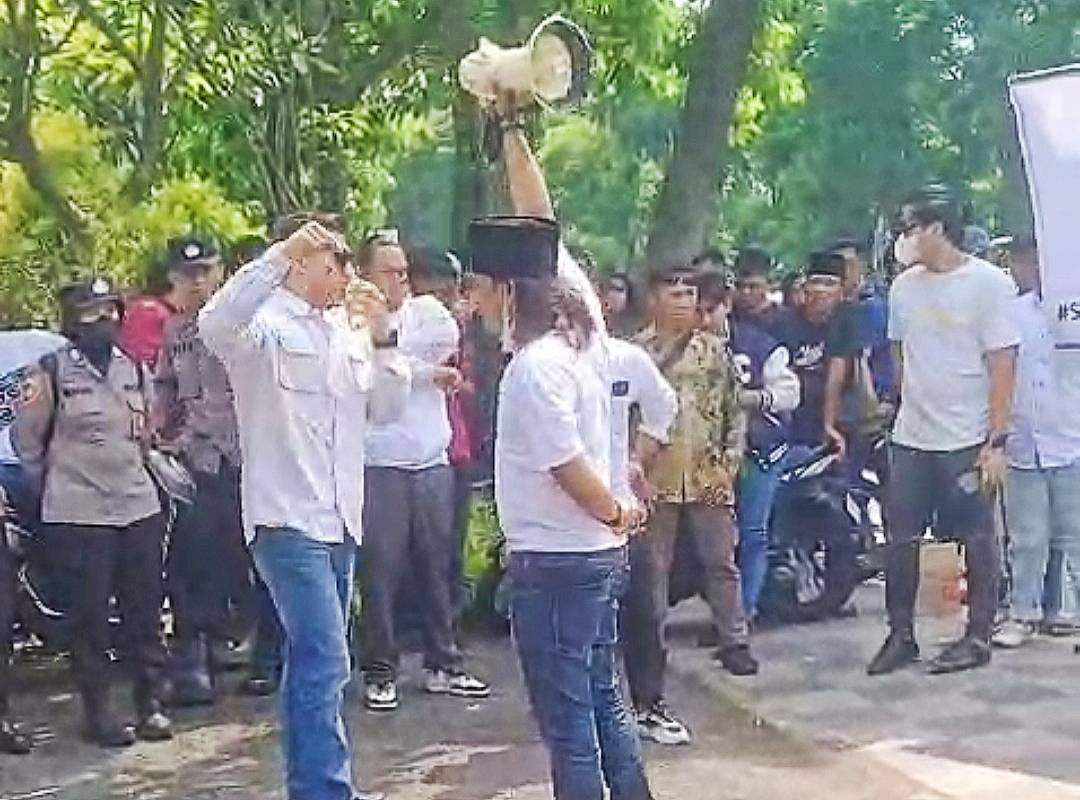 Orasi Apik dari Sang Orator Aksi Unras ke Polda Demi Bela Nenak Bahriyah, Senin (22/04/2024)